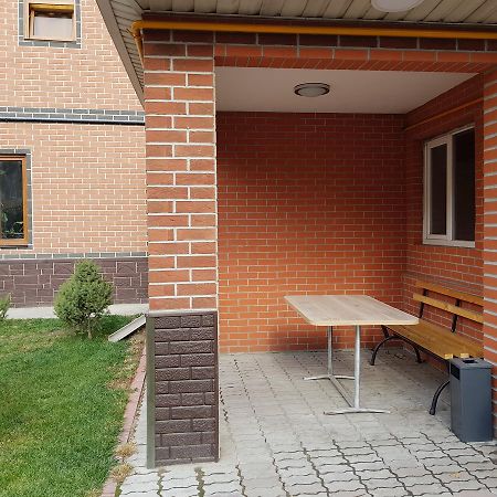 Mini Hotel Leila Almati Kültér fotó