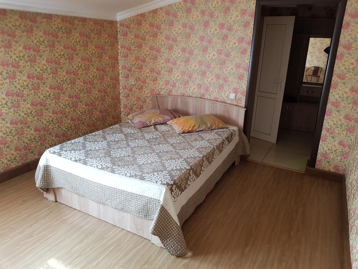 Mini Hotel Leila Almati Kültér fotó