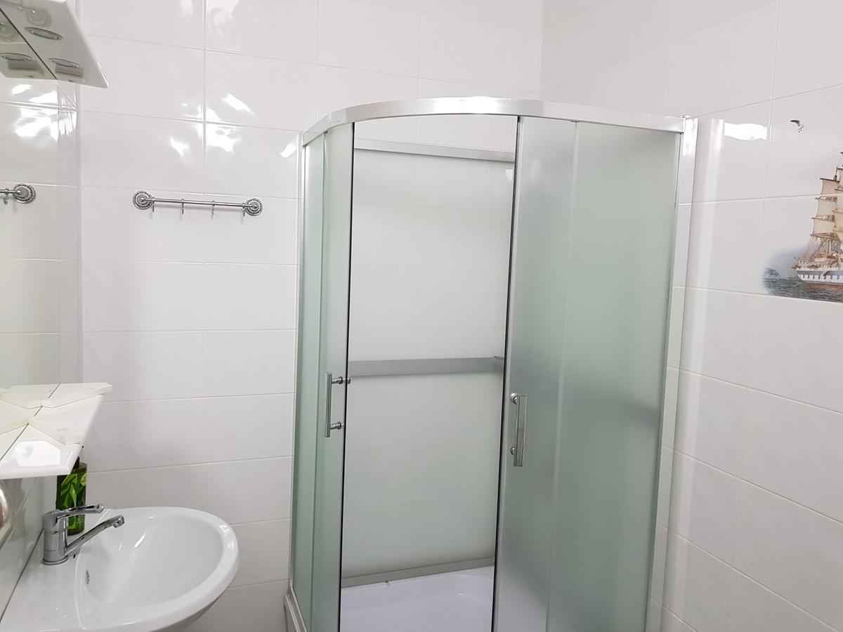 Mini Hotel Leila Almati Kültér fotó