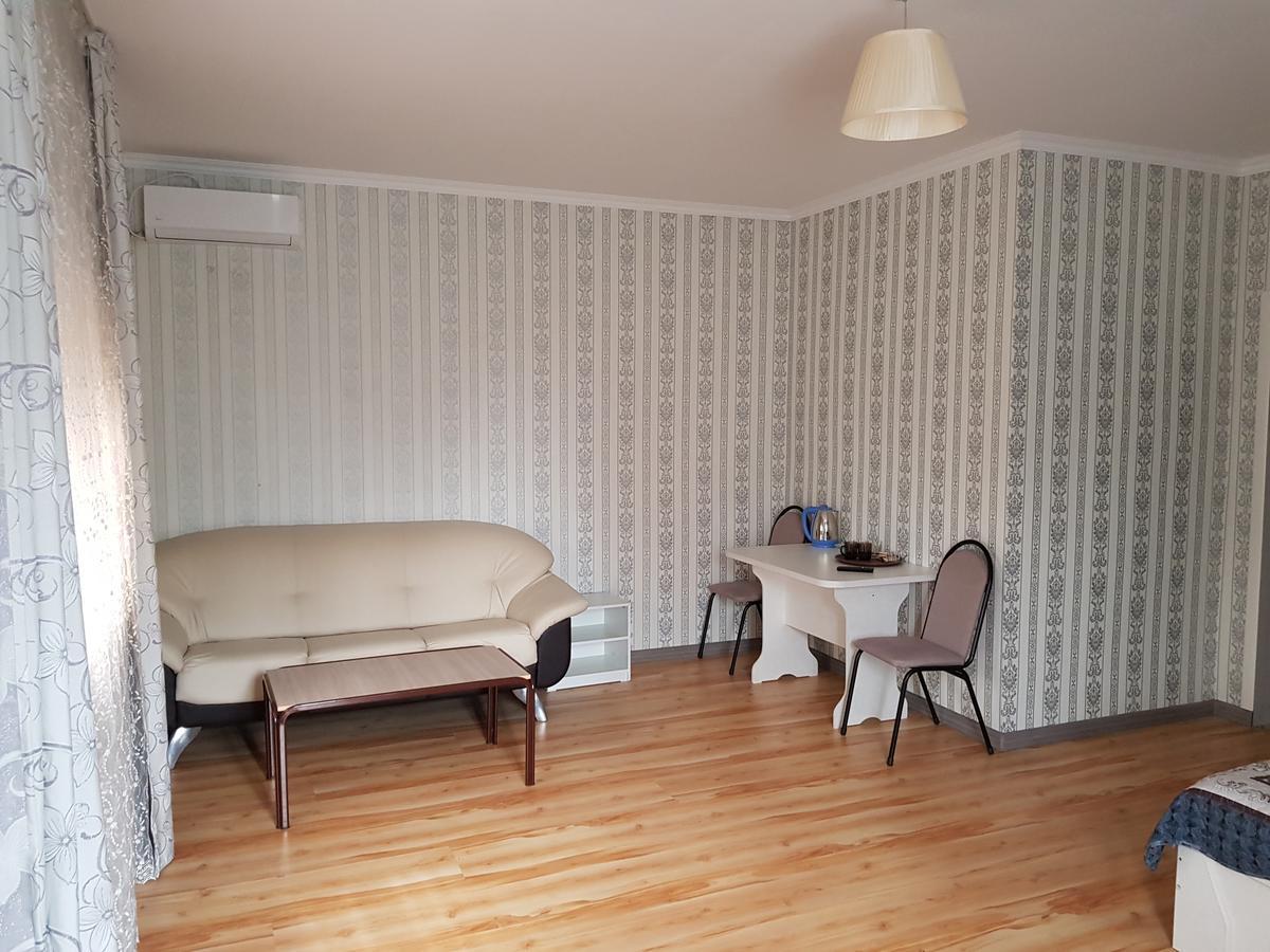 Mini Hotel Leila Almati Kültér fotó
