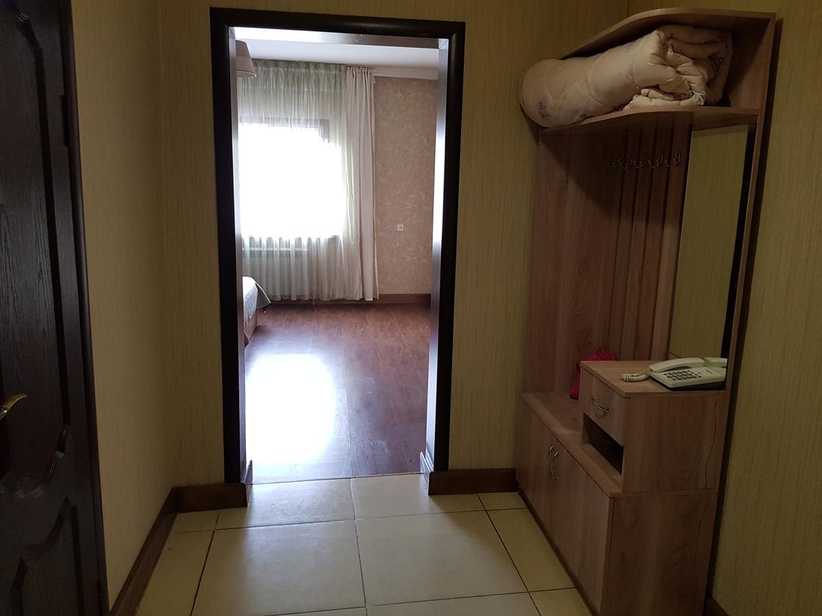 Mini Hotel Leila Almati Kültér fotó