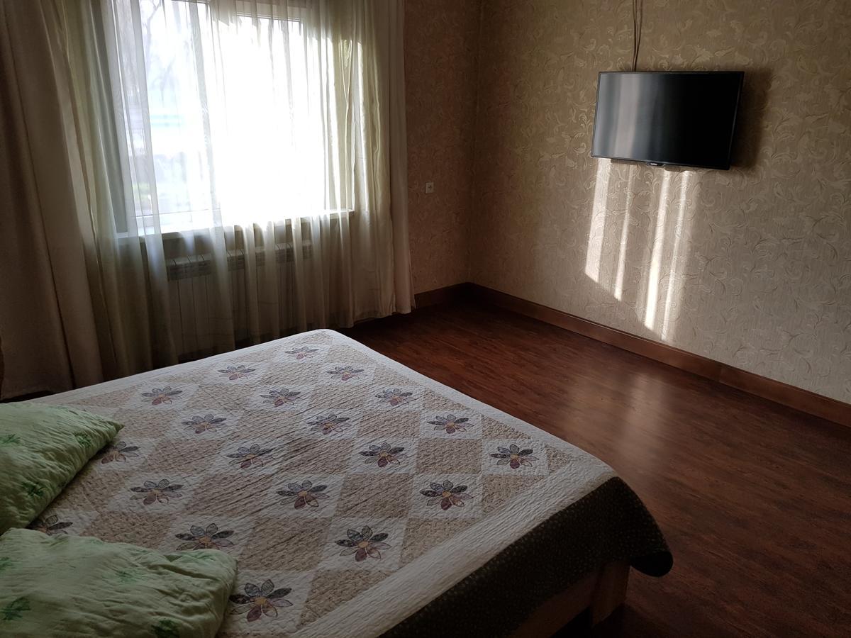 Mini Hotel Leila Almati Kültér fotó